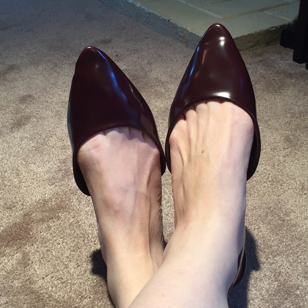 Old Navy Women's Pointed Toe Flats in Burgundy